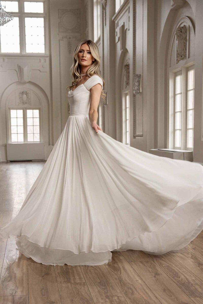 Nara Wedding Dress Ivory size 10