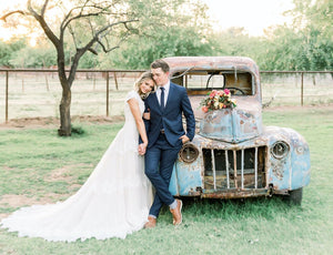 Modest Wedding Dresses lace with sleeves old truck beautiful bride