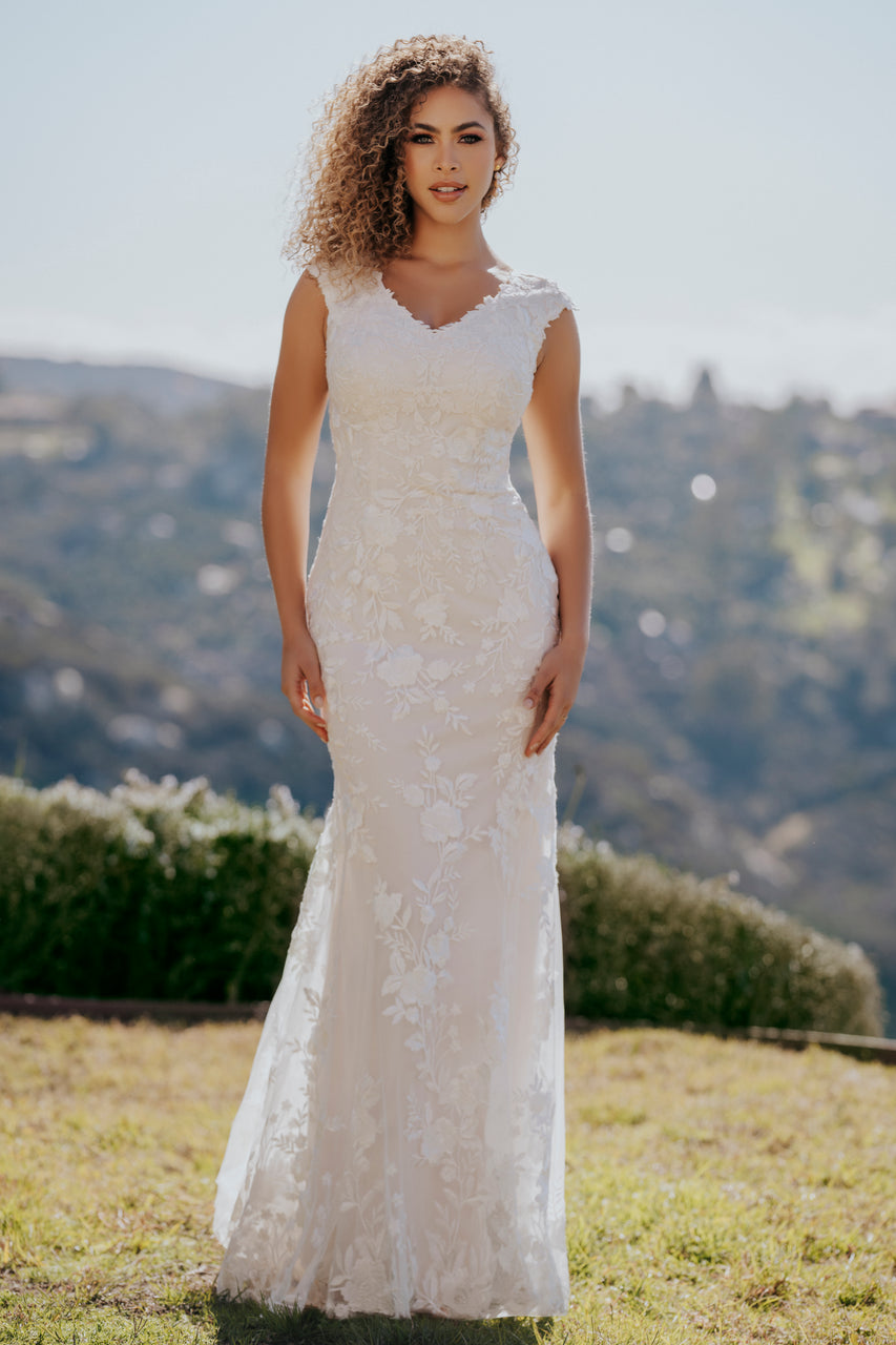 M713 Modest Wedding Dress Ivory/Sand size 2 M713 Modest Wedding Dress Ivory/Sand size 2