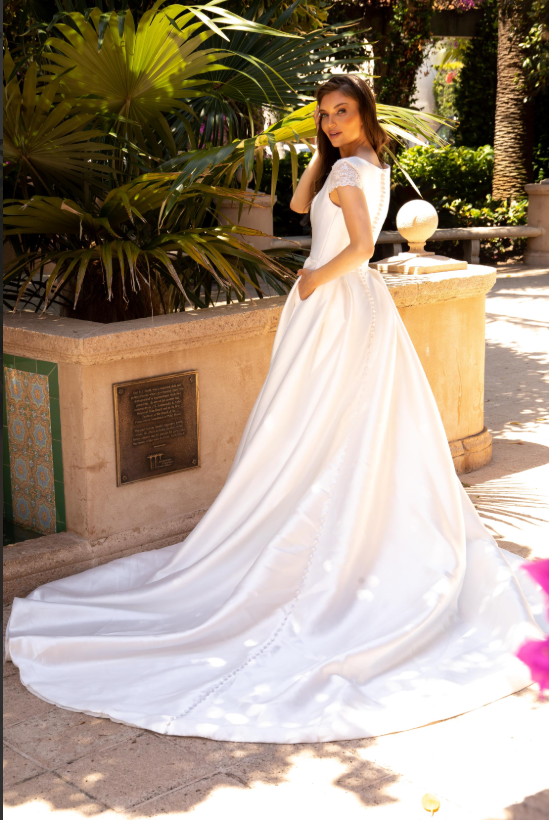casual white wedding dress OWJY004 Modest Wedding Dress Ivory size 6