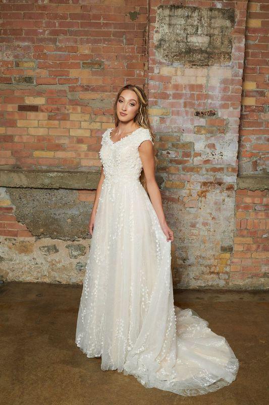 Verona T2181Z Modest Wedding Dress Ivory/Champagne size 8 Verona T2181Z Modest Wedding Dress Ivory/Champagne size 8