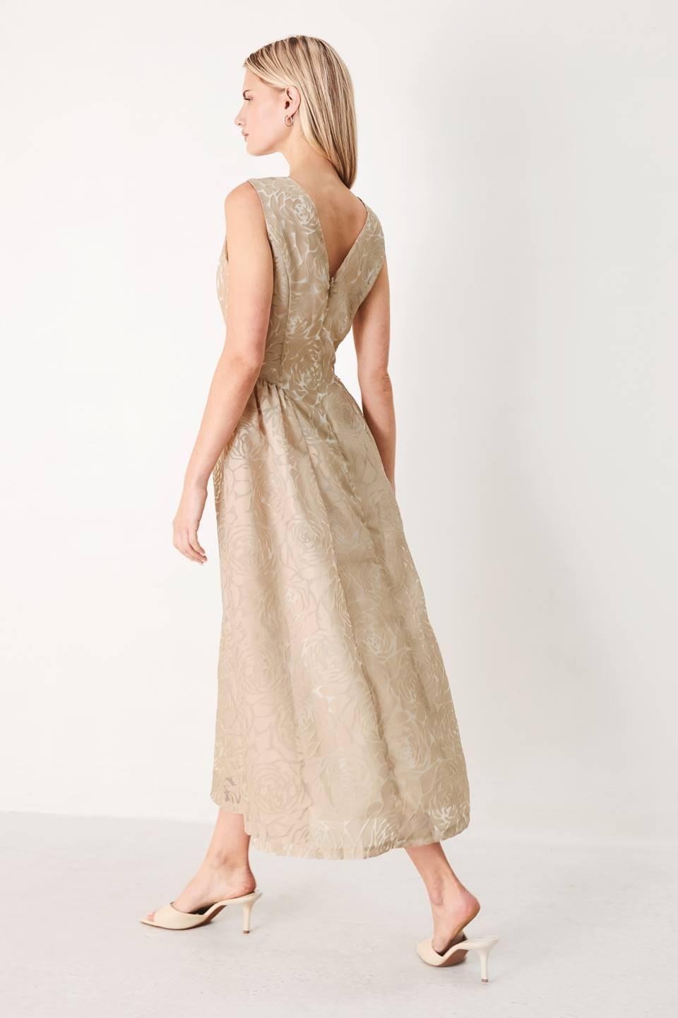 Makenna Modest Midi in Taupe