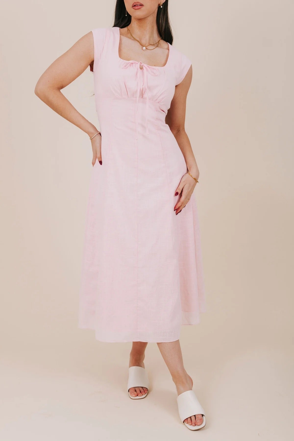 Dolly Modest Midi in Baby Pink