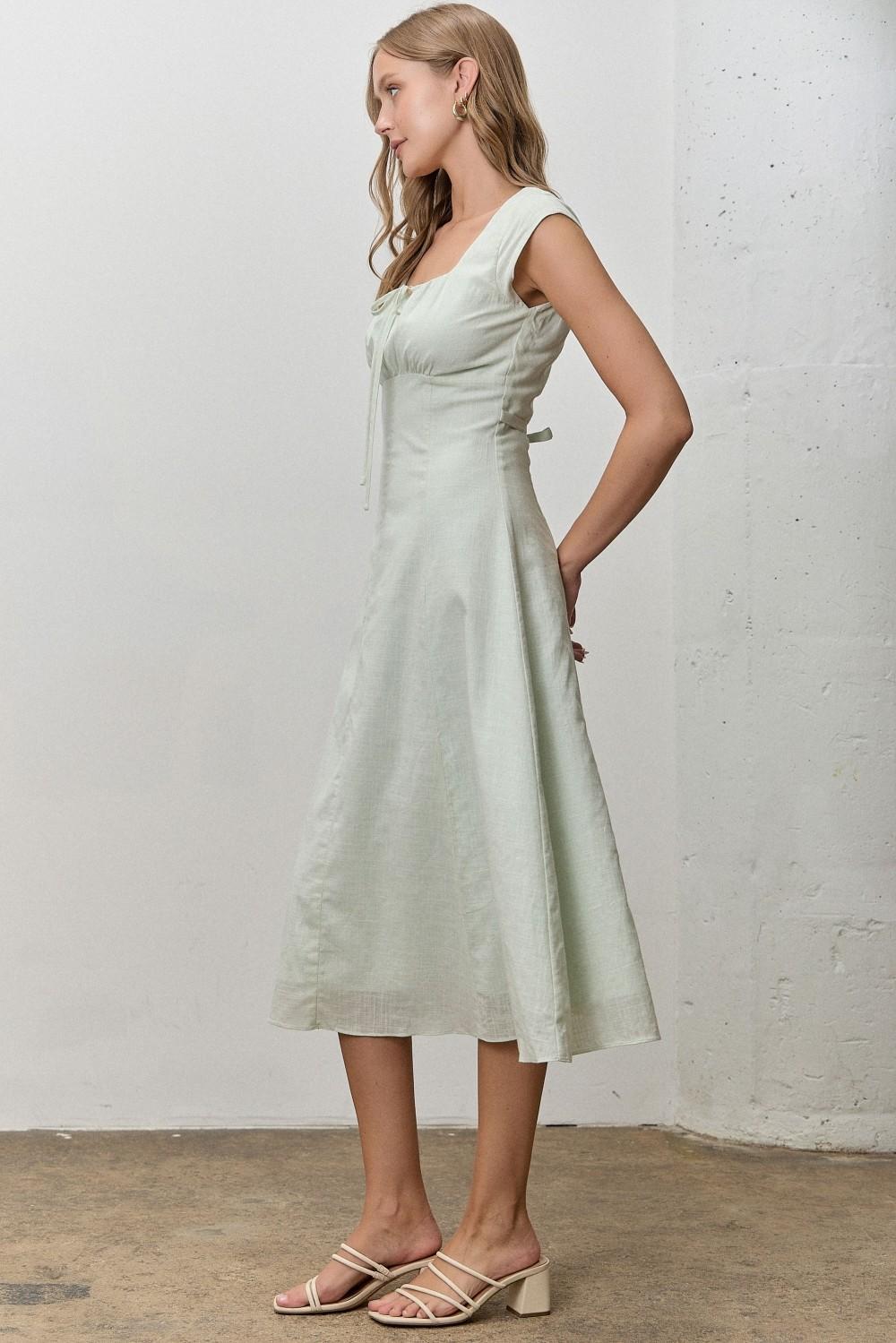 Dolly Modest Midi in Mint