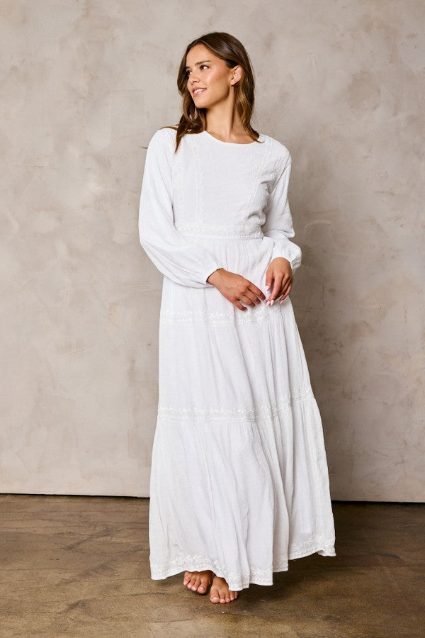 Brynn Embroidered Temple Dress in White Large