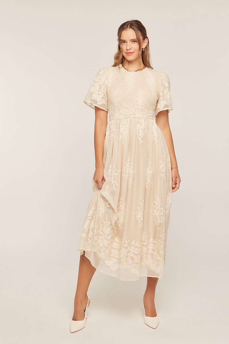 Marcie Modest Midi in Champagne