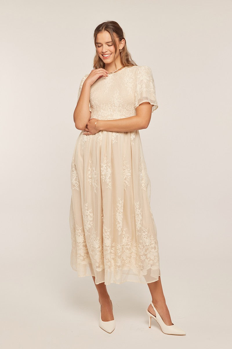 Marcie Modest Midi in Champagne