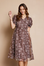 Lizzy Modest Organza Midi in Brown