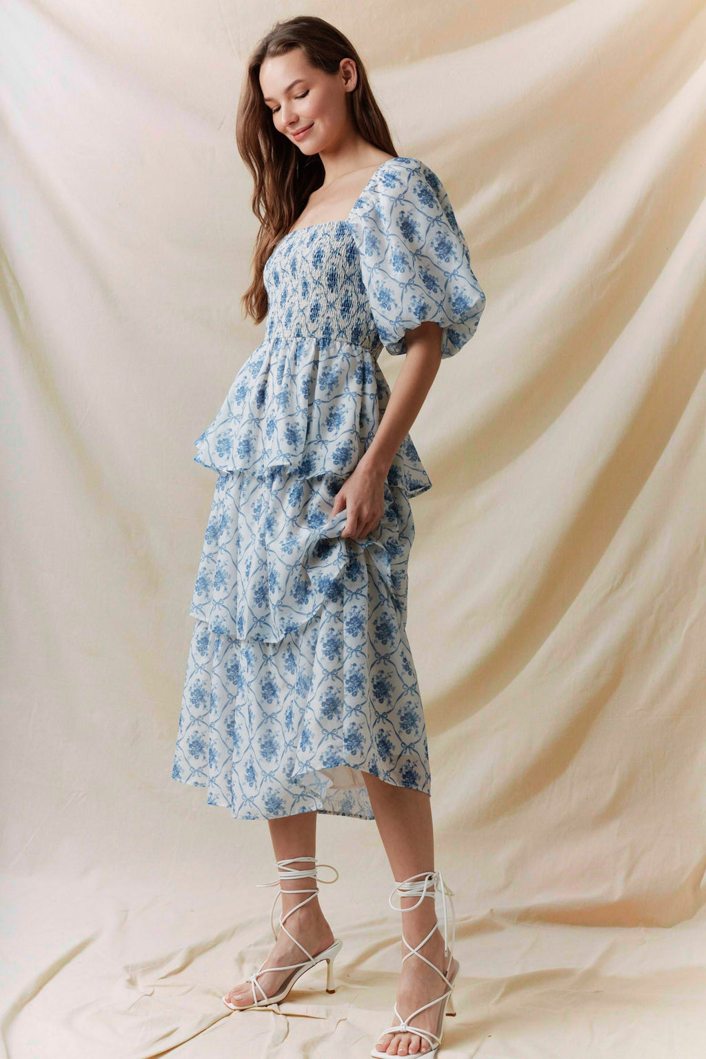 Heidi Modest Midi in Blue