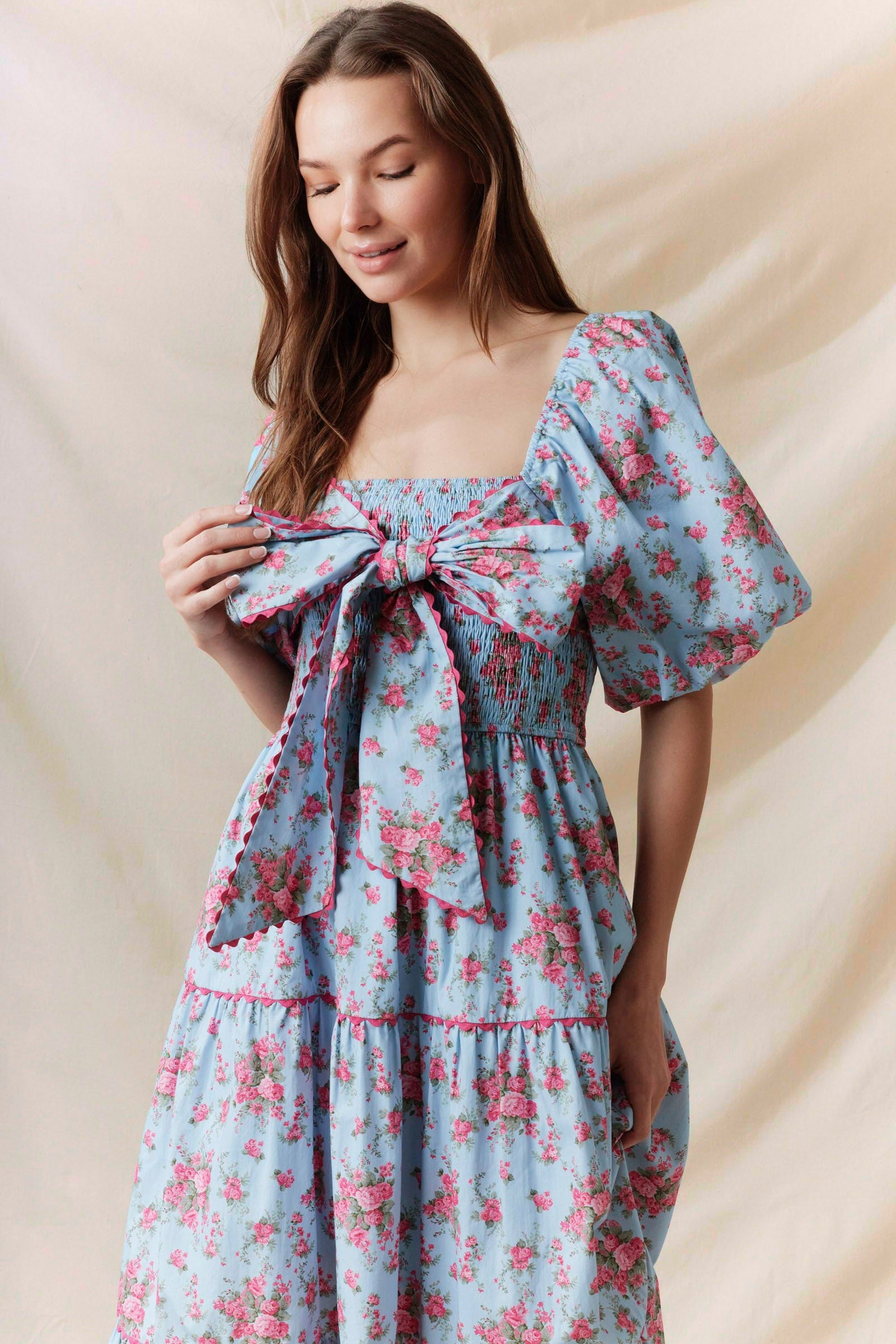 Clara Sue Modest Midi in Light Blue