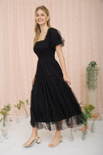 Oakley Modest Midi in Black