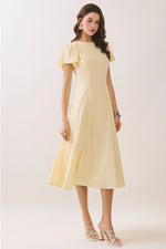 Aubree Modest Midi in Yellow