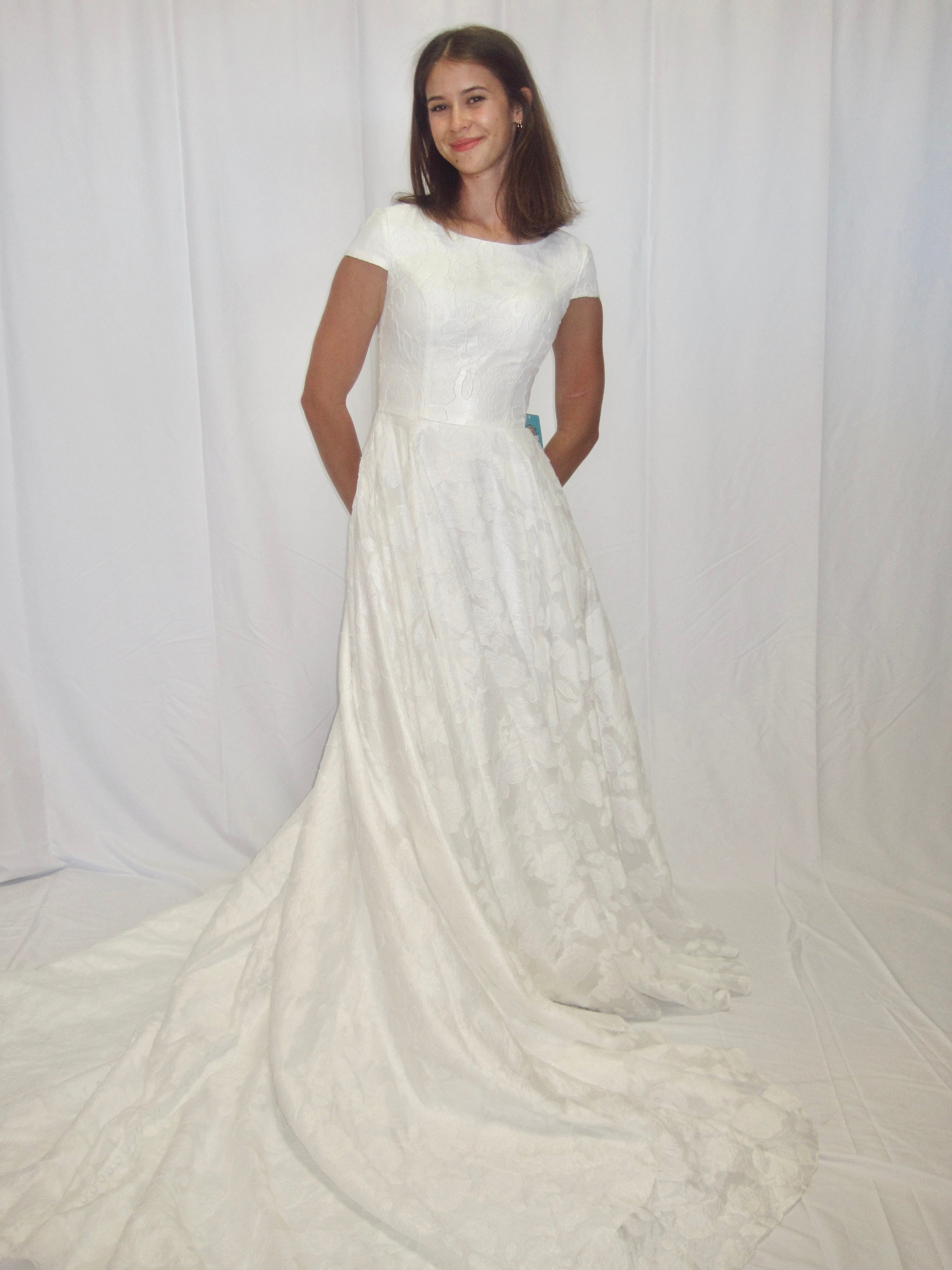 4WJY22M Modest Wedding Dress