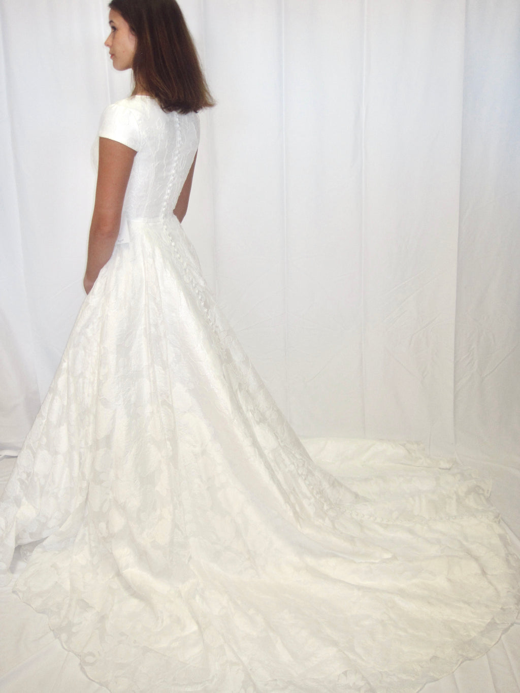 4WJY22M Modest Wedding Dress