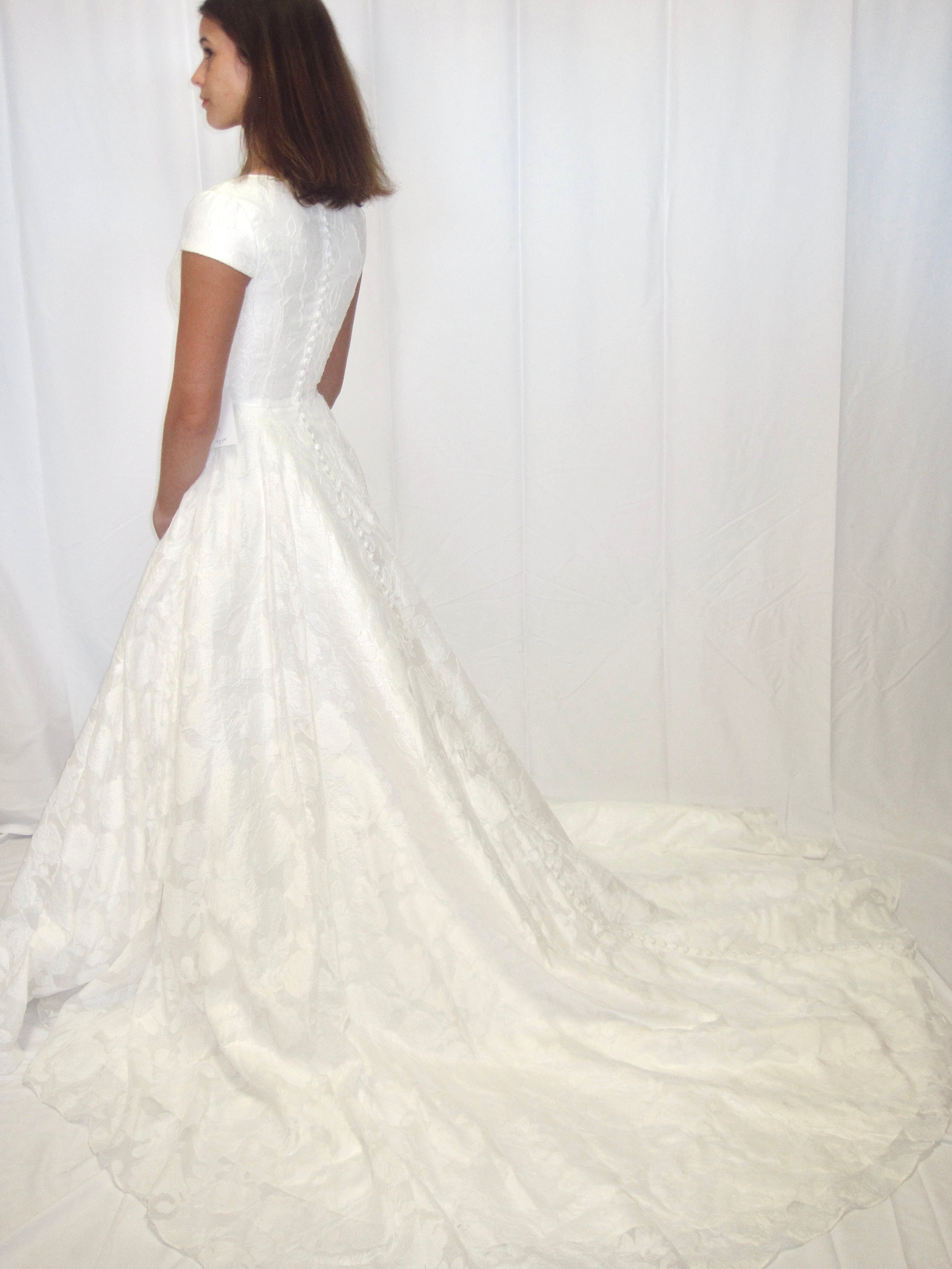 4WJY22M Modest Wedding Dress