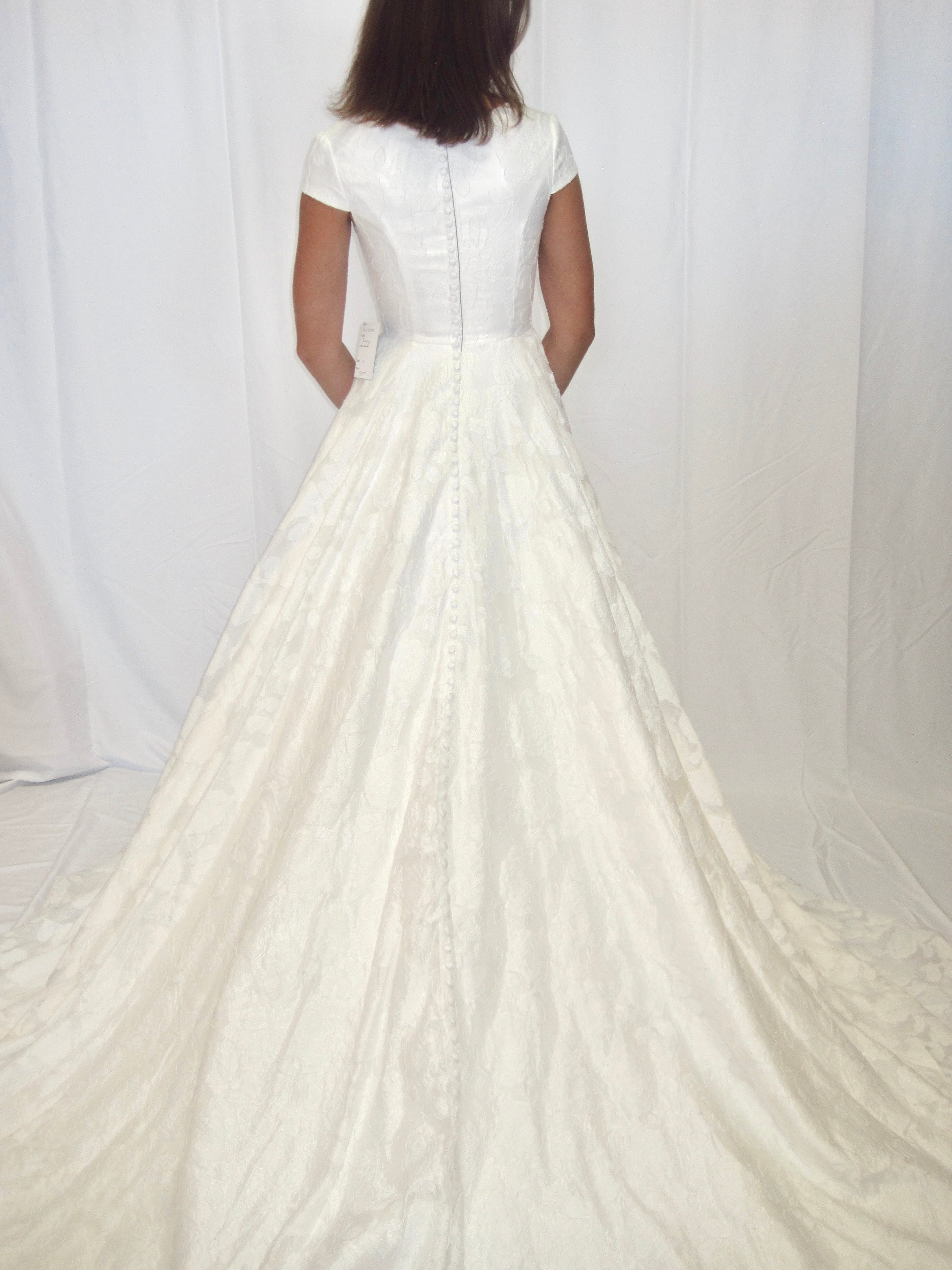 4WJY22M Modest Wedding Dress