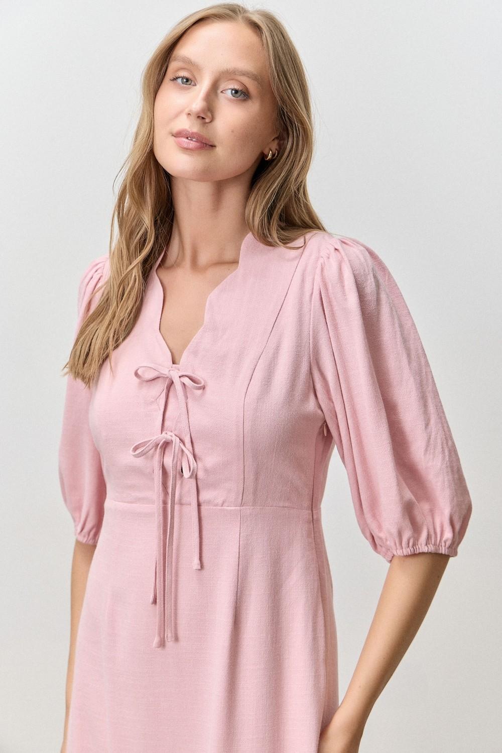 Nettie Modest Midi in Light Pink