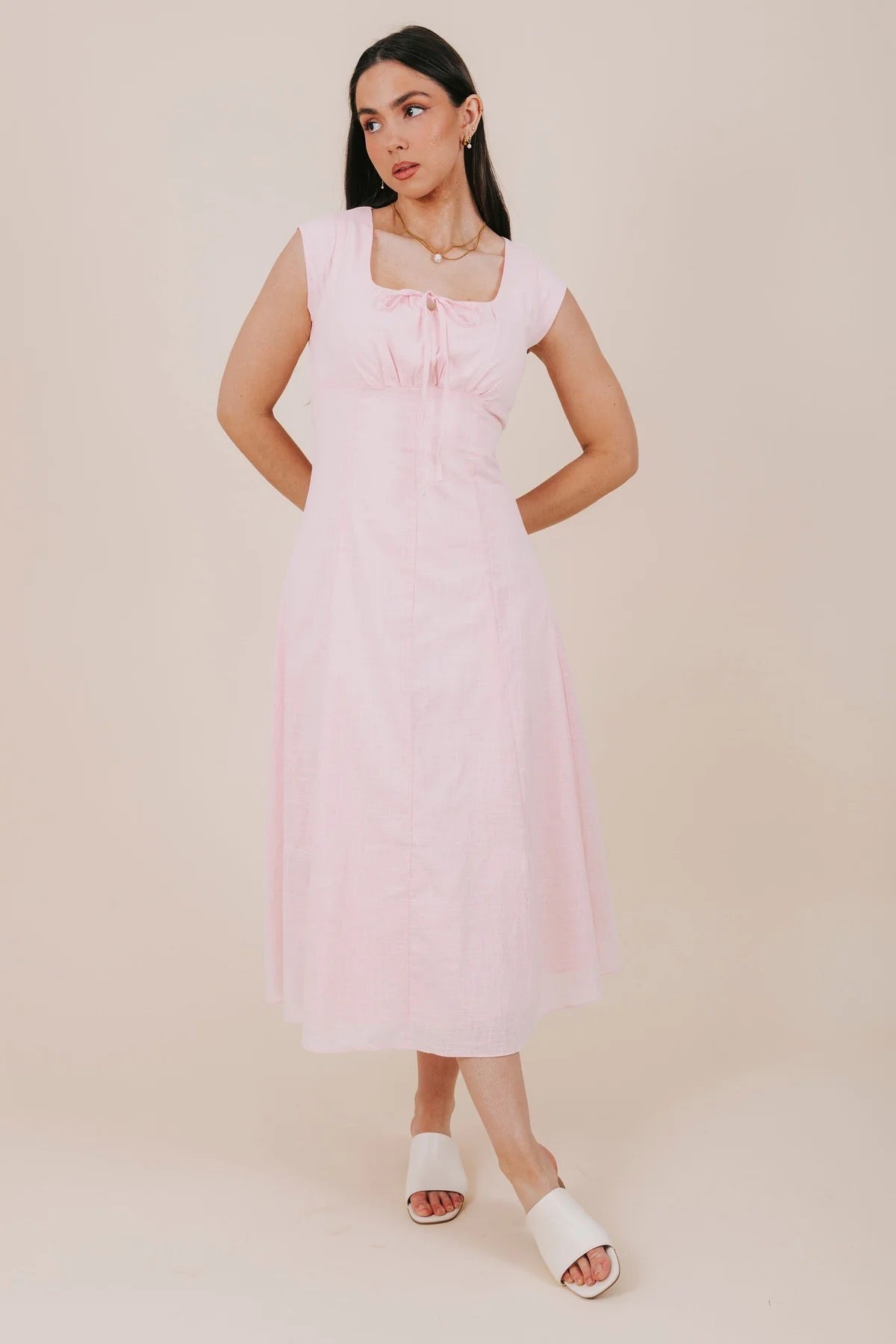 Dolly Modest Midi in Baby Pink