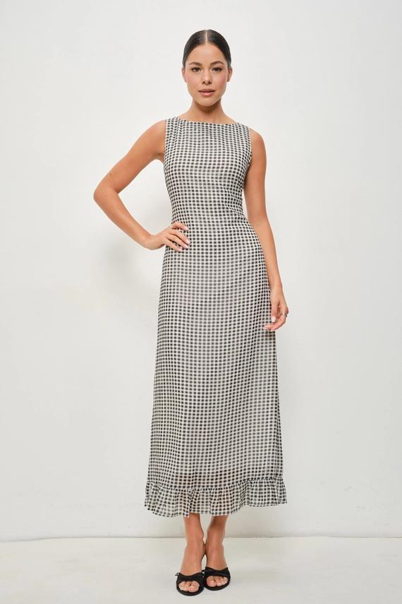 Aella Modest Midi in Black