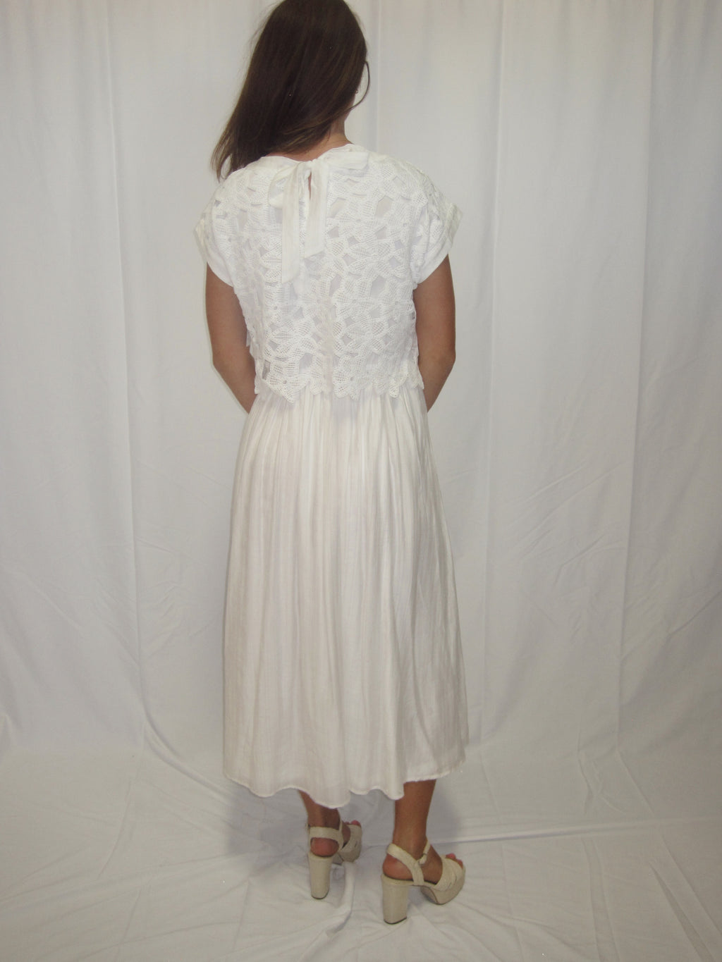 Bianca Modest Midi in Ivory