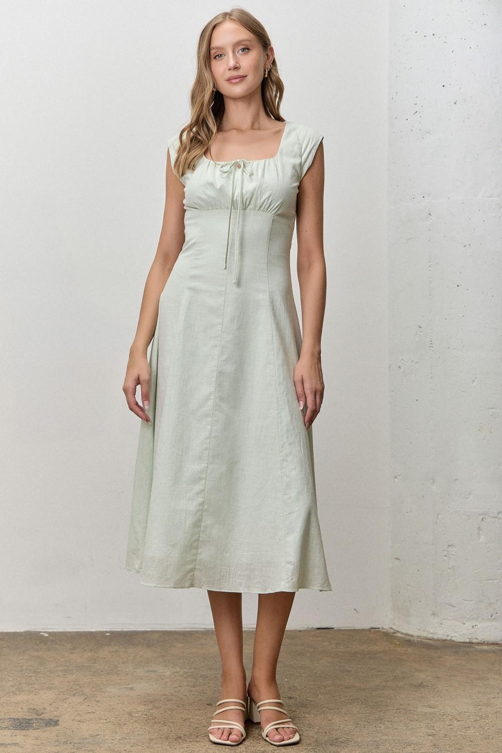 Dolly Modest Midi in Mint
