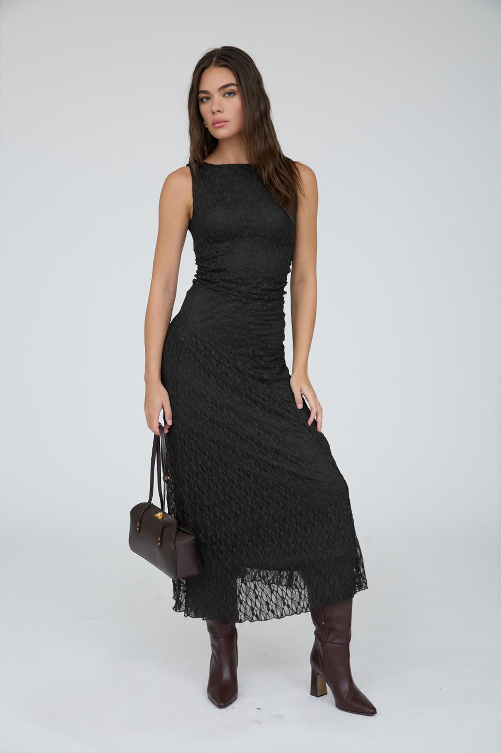 Kyri Modest Midi in Black