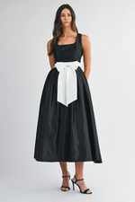 Lilith Modest Midi in Black