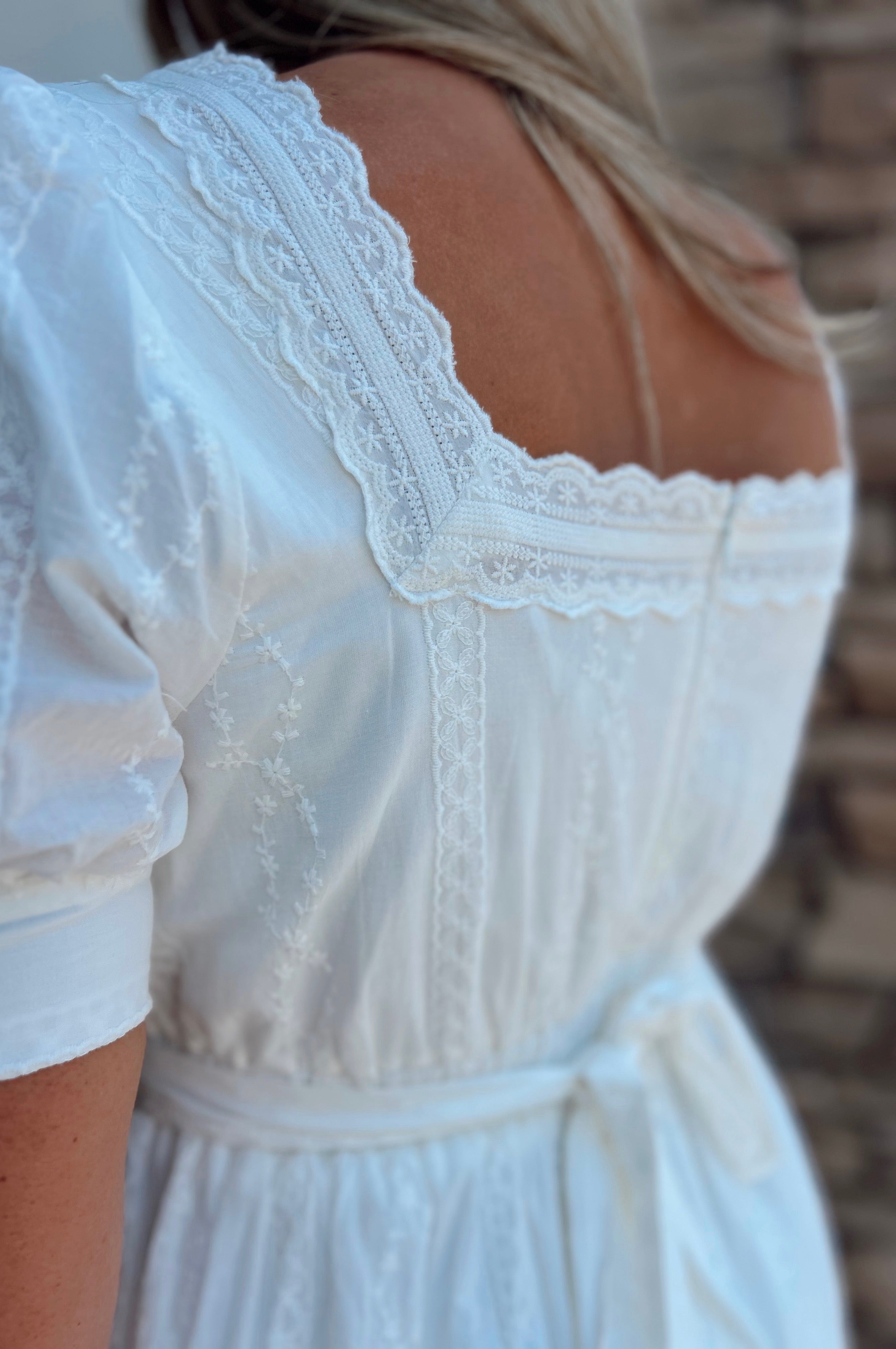 Lexi Modest Midi in Off White
