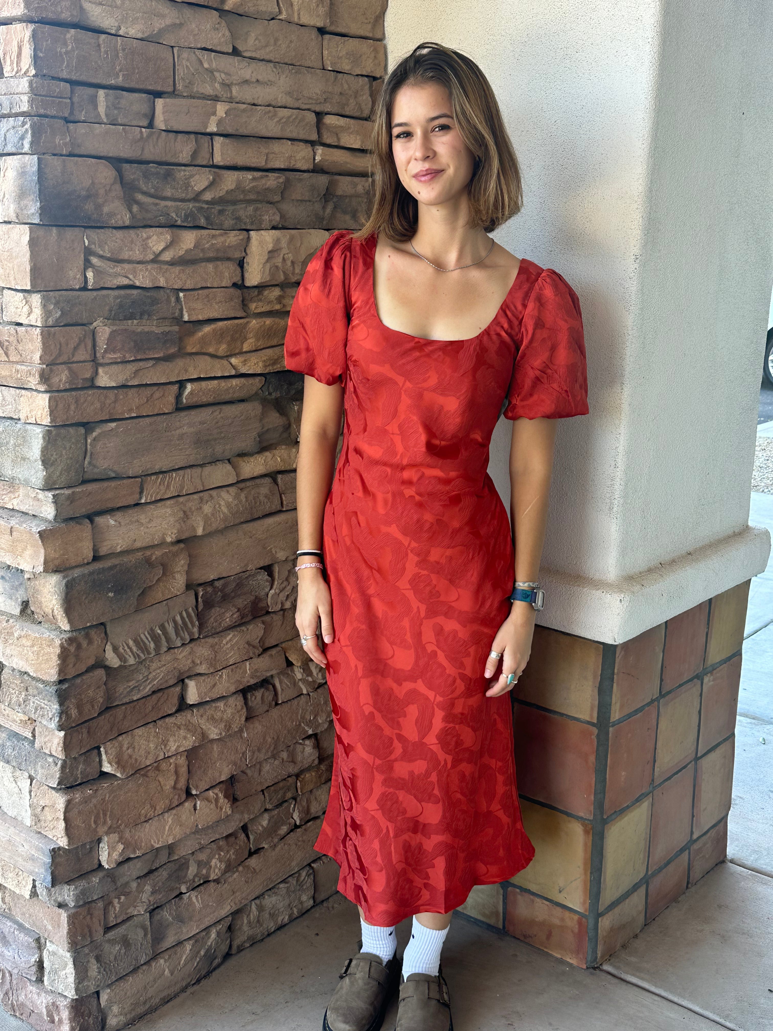 Dalia Modest Midi in Brick