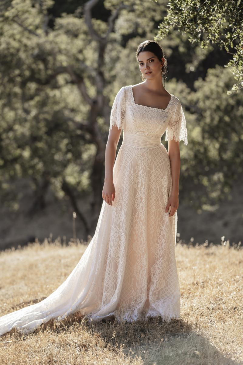 M709 Modest Wedding Dress Ivory size 8