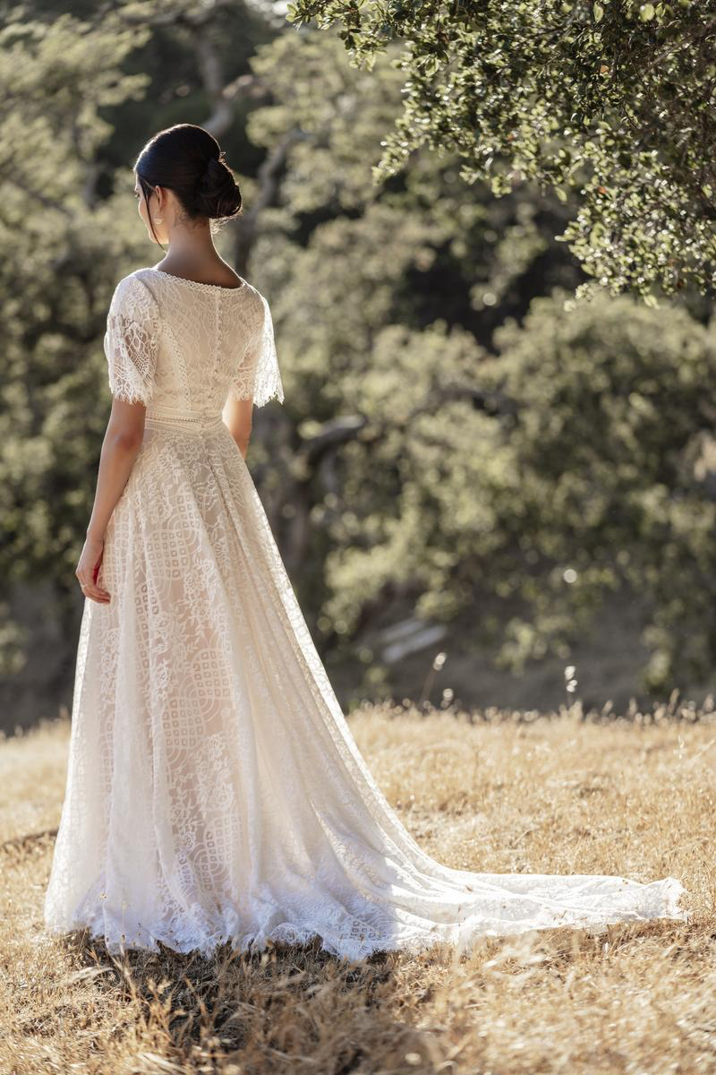 M709 Modest Wedding Dress Ivory size 8