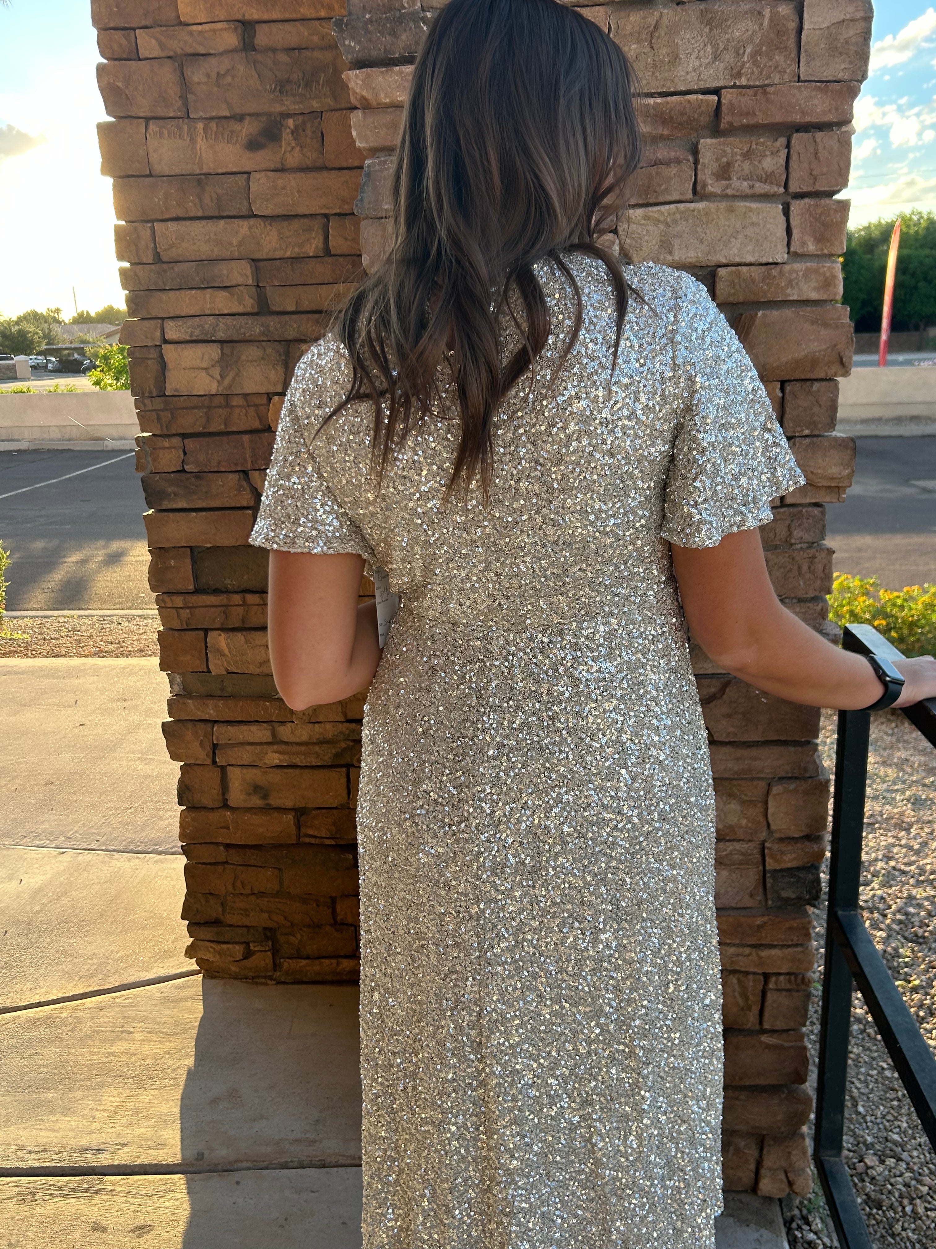 Queenie Sequin Midi in Champagne