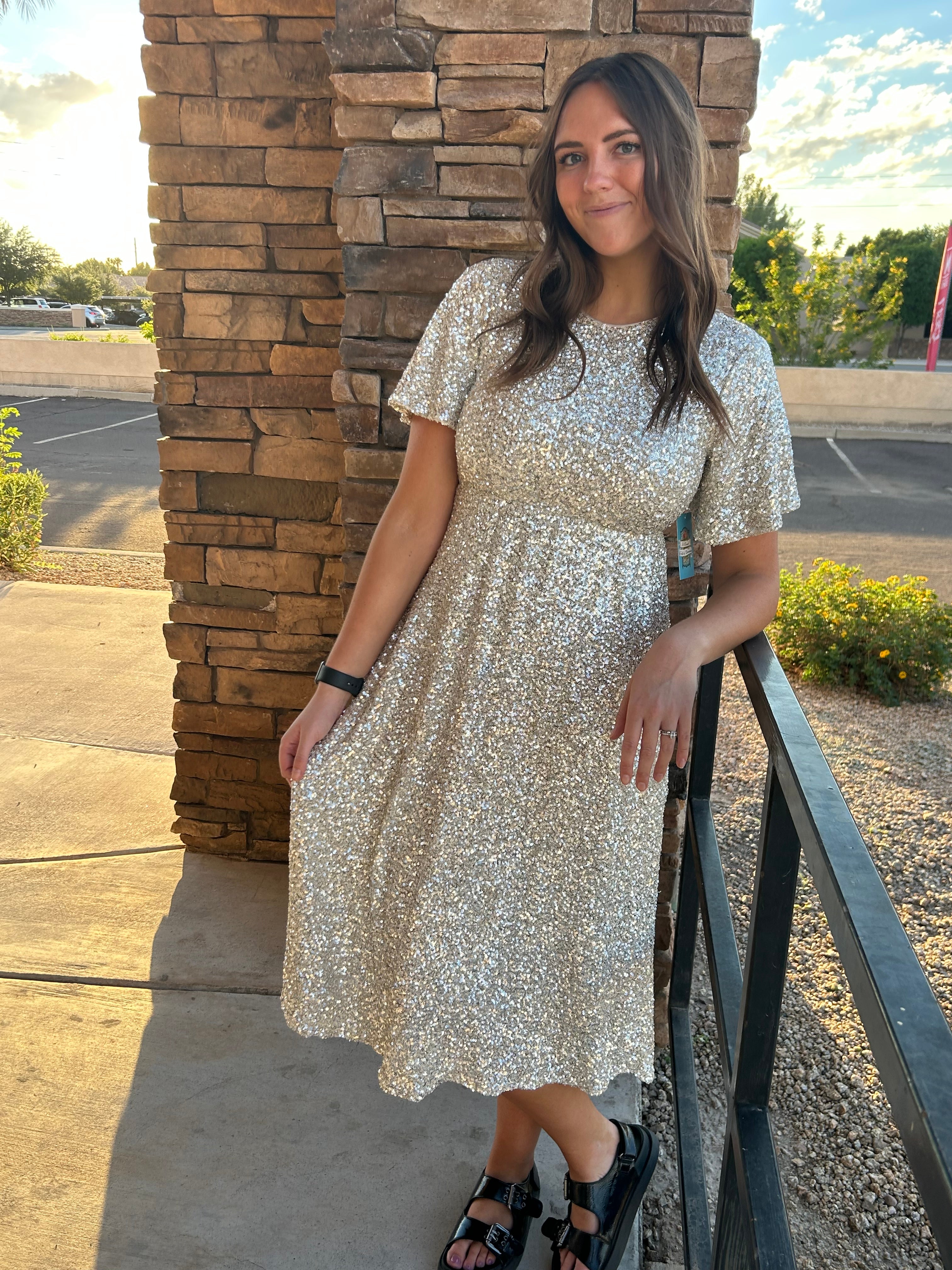 Queenie Sequin Midi in Champagne