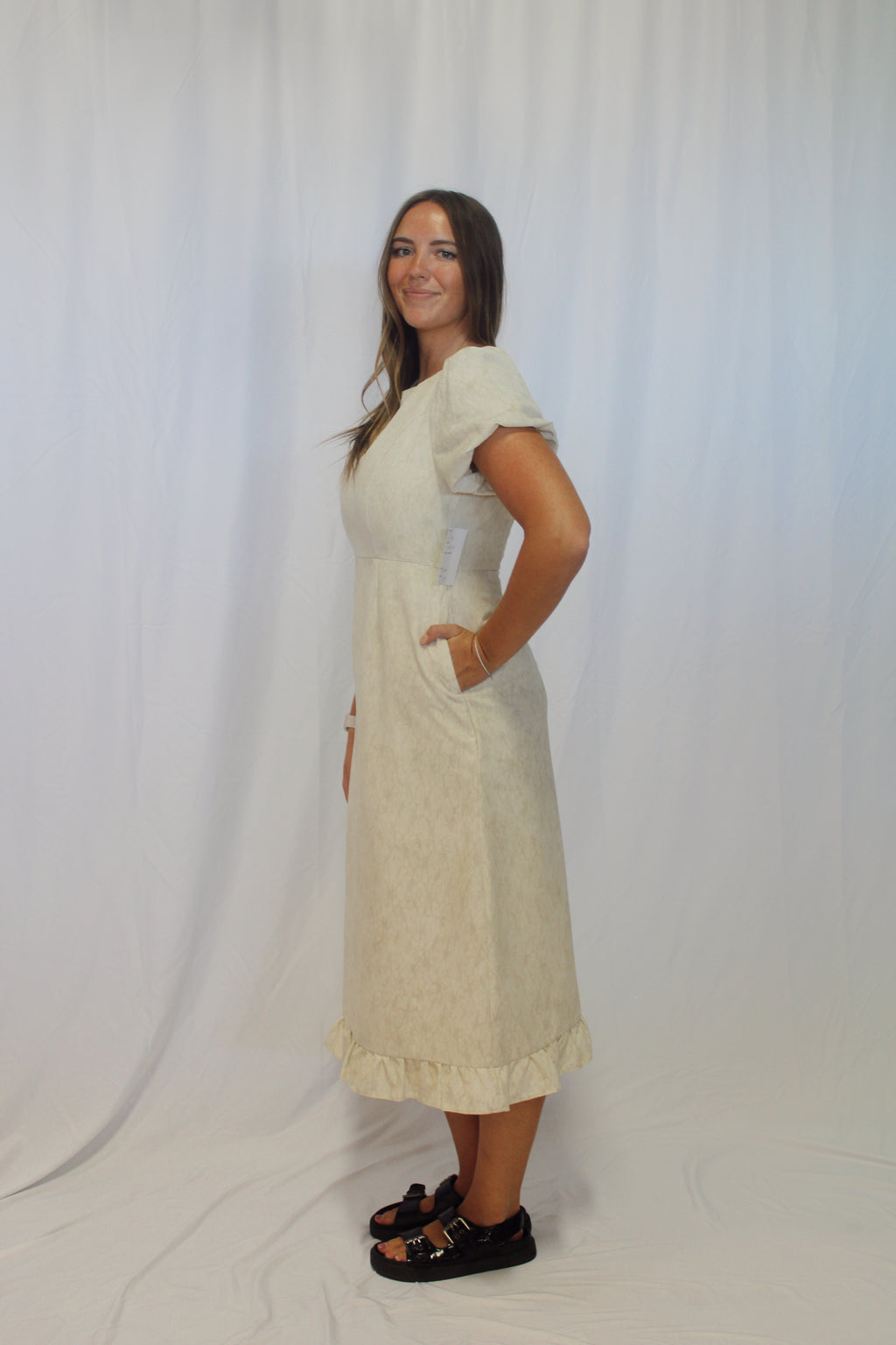 Lelia Modest Maxi Dress in Natural
