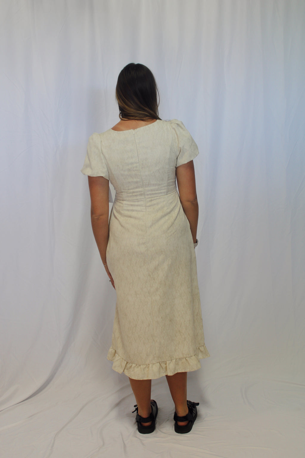 Lelia Modest Maxi Dress in Natural