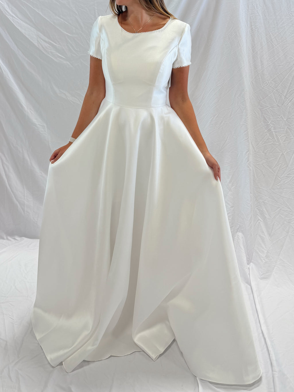 4WJY27 Modest Wedding Dress