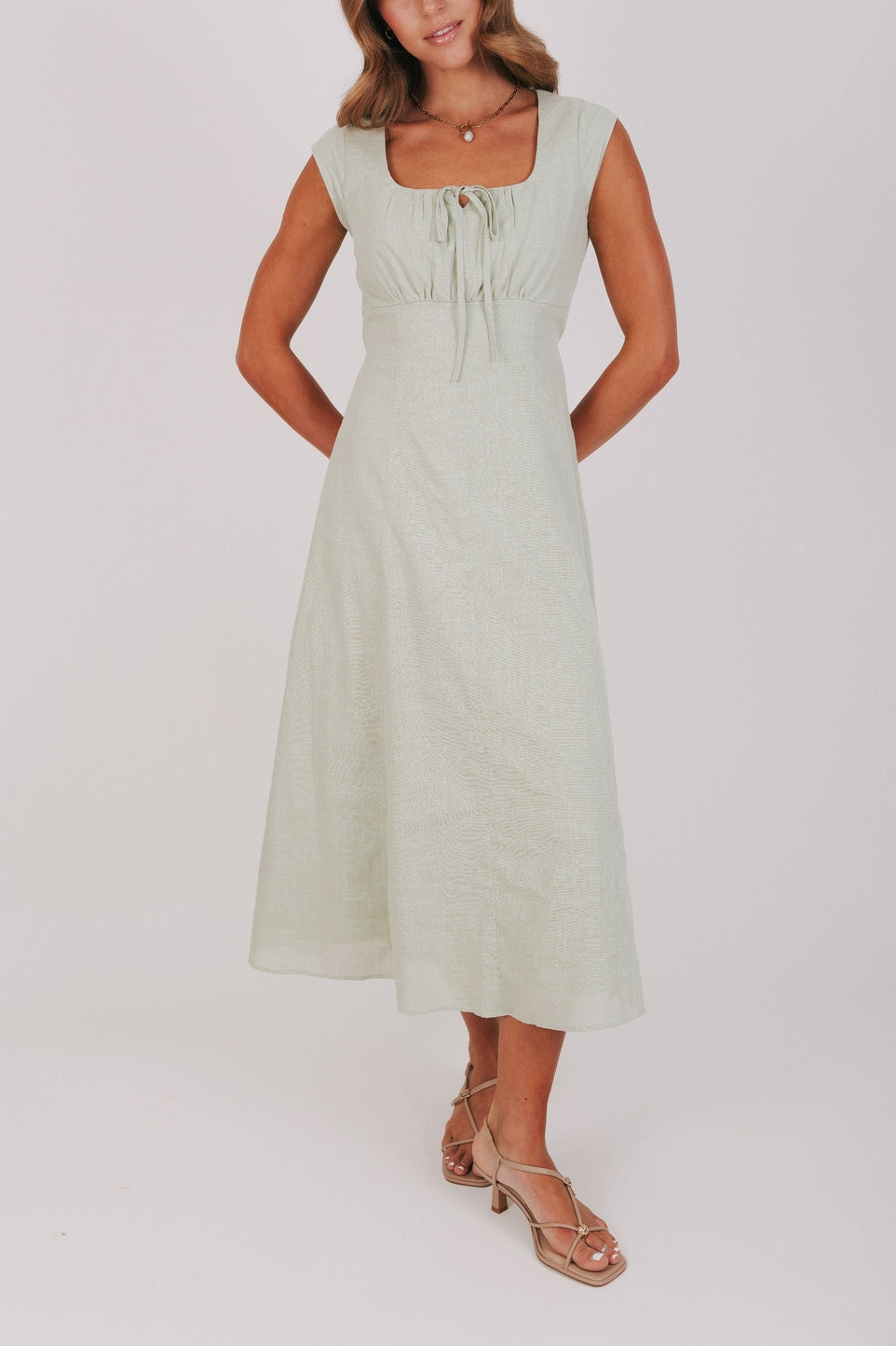 Dolly Modest Midi in Mint