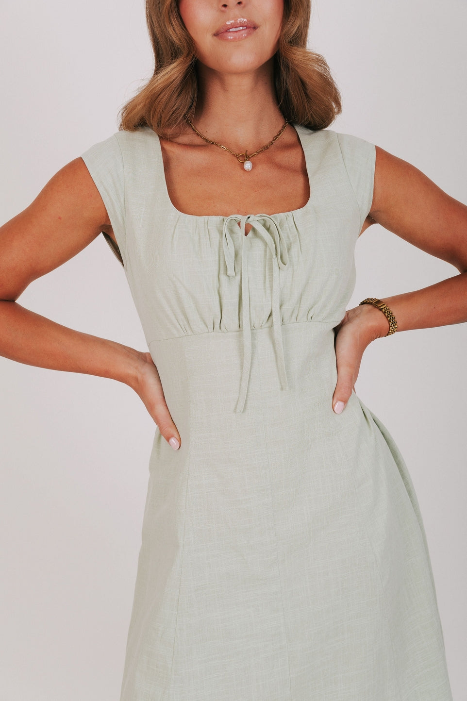 Dolly Modest Midi in Mint