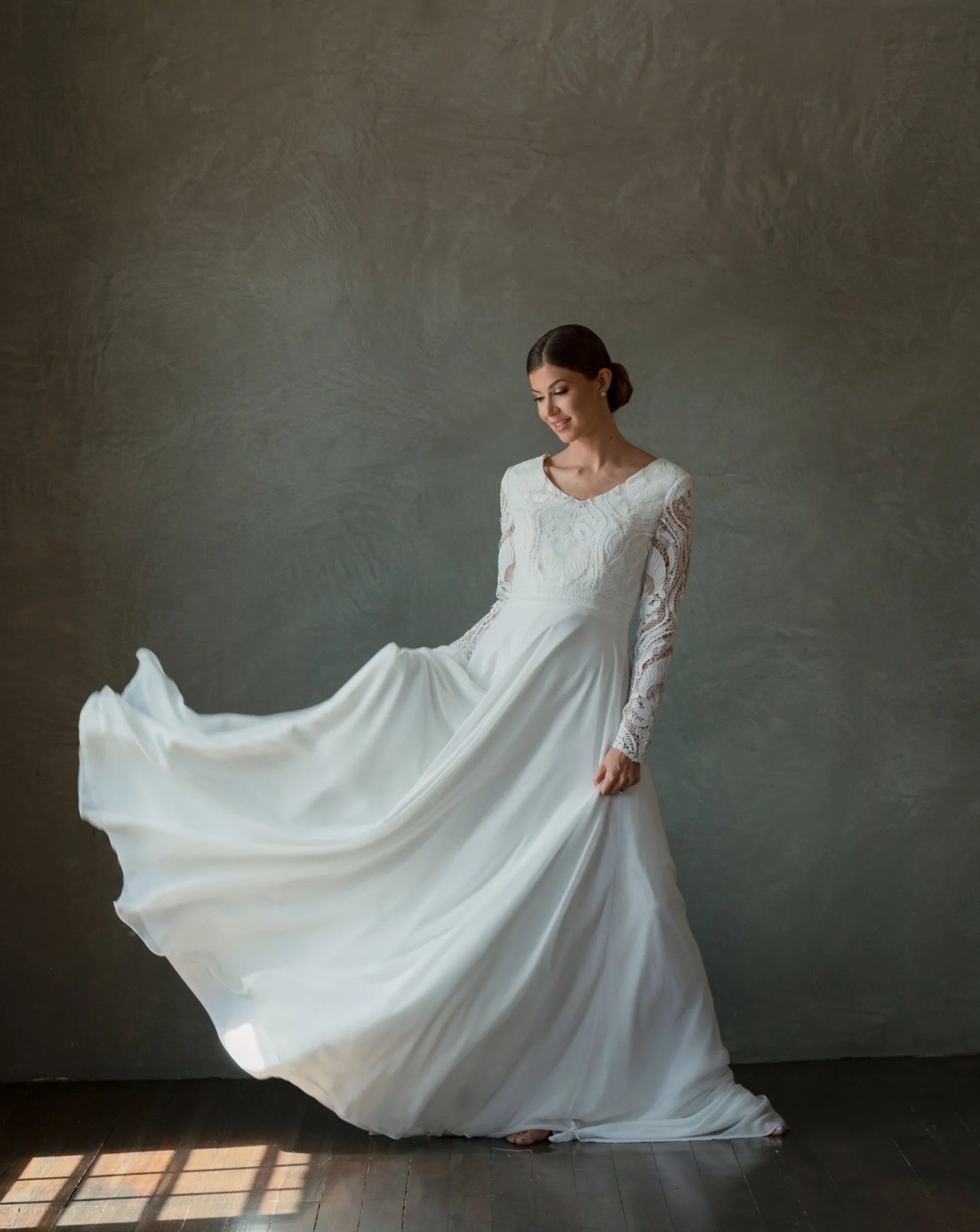 Abigail Modest Wedding Dress Ivory size 6
