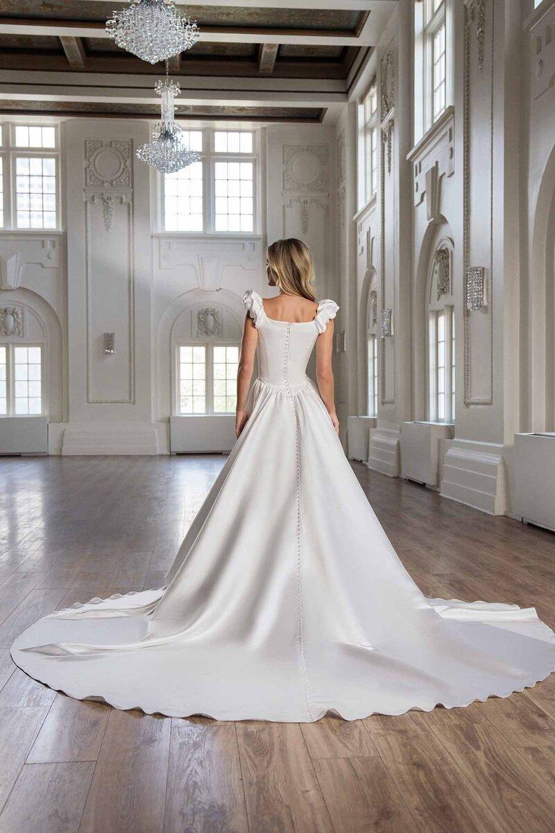 Emmeline Mini Puff Sleeve Modest Wedding Dress Ivory size 6