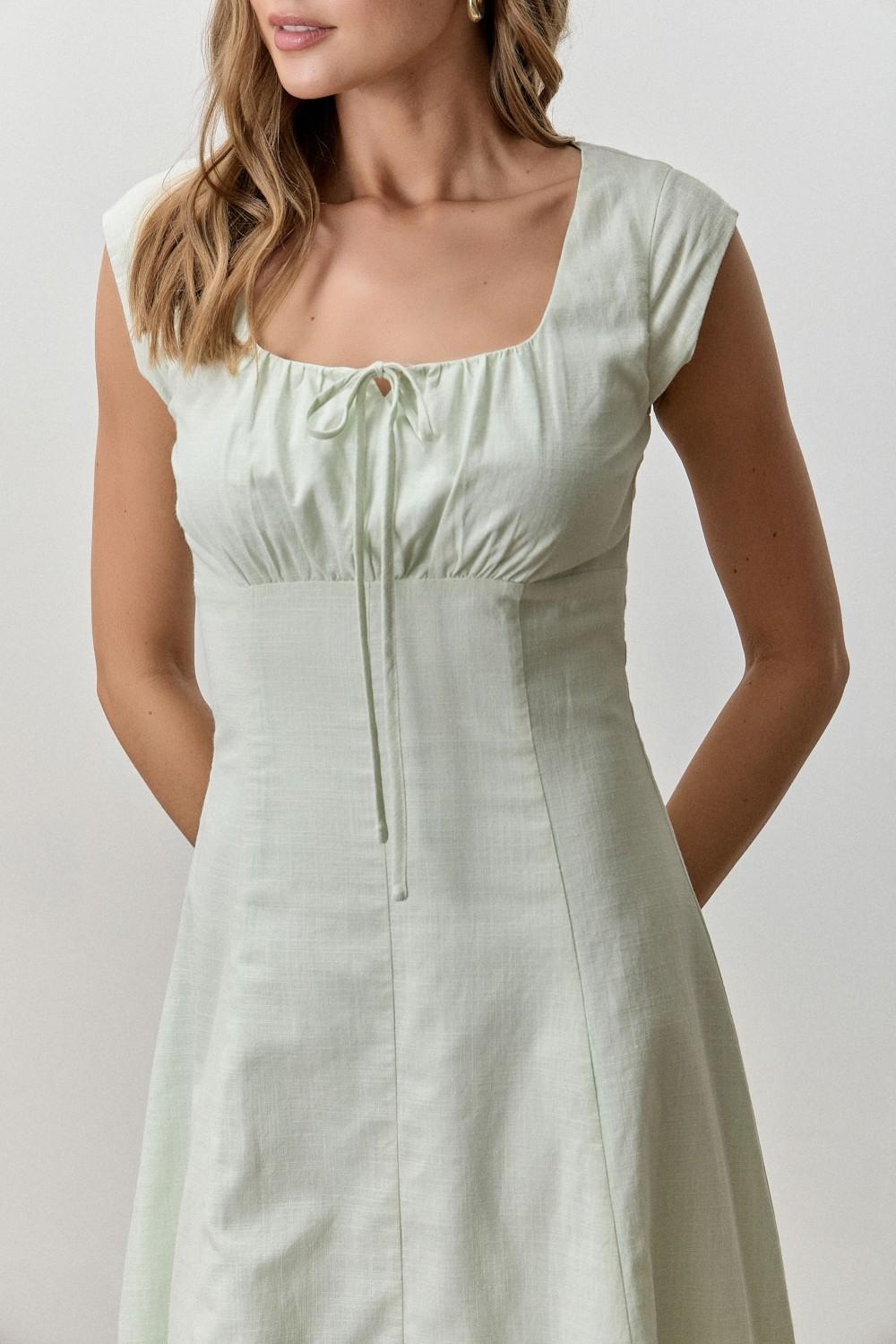 Dolly Modest Midi in Mint