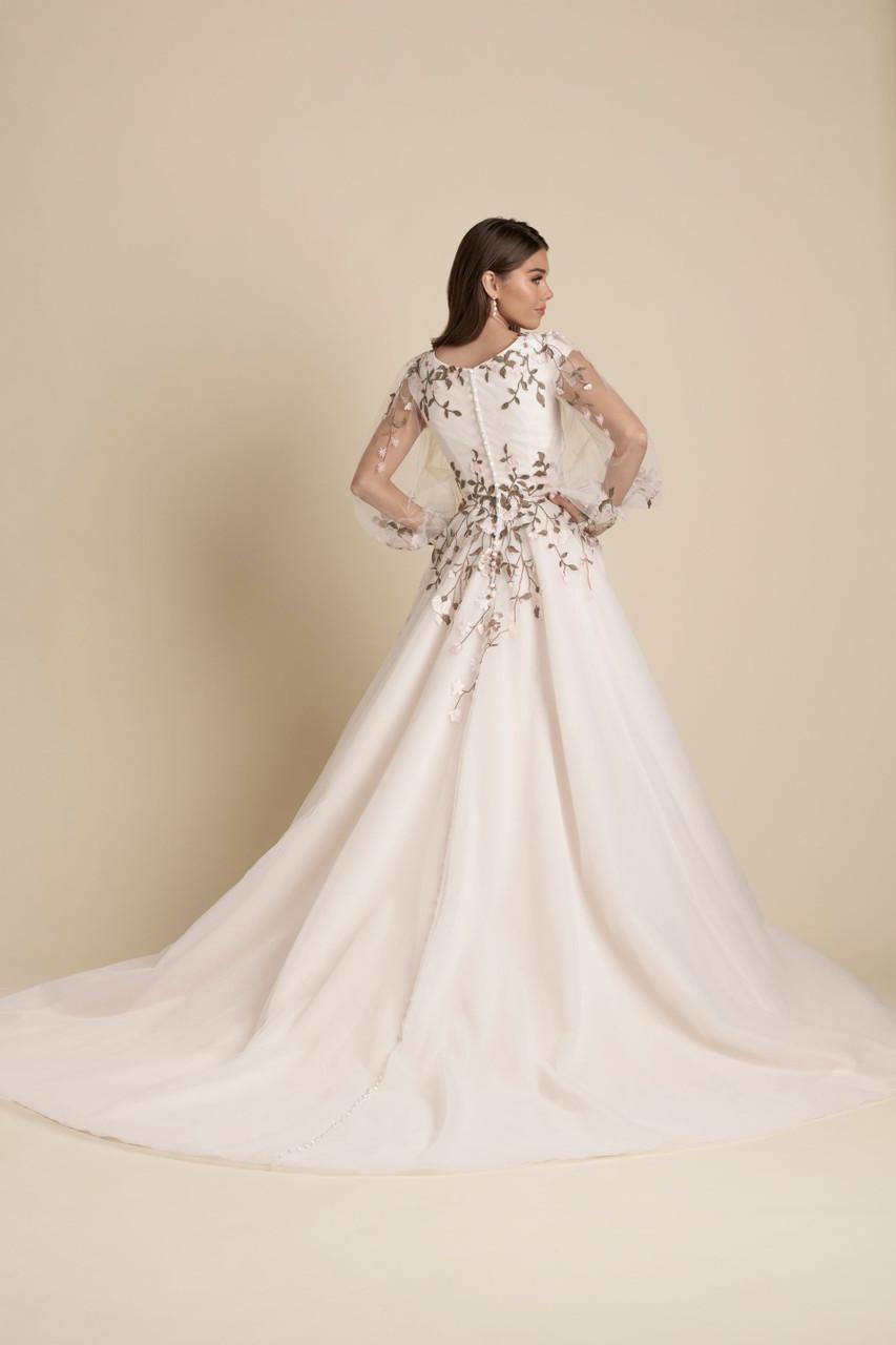 M779 Modest Wedding Dress Ivory size 4