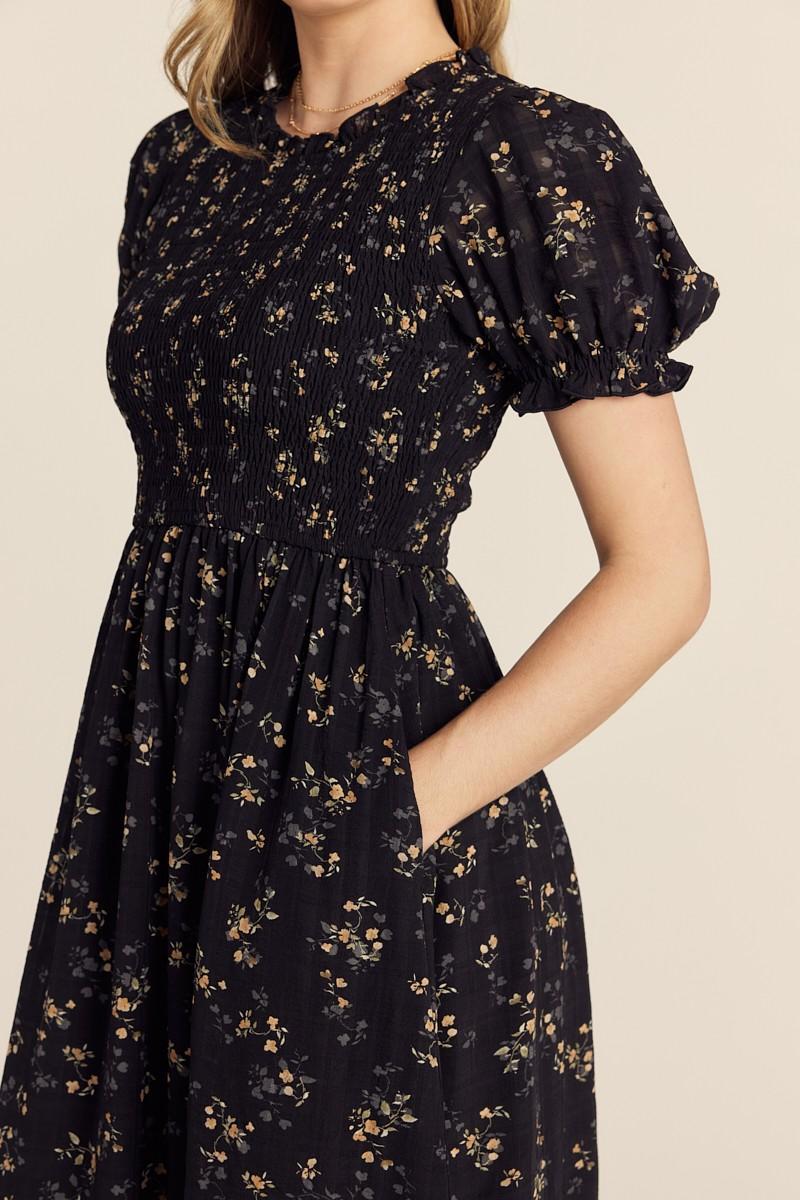 Denise Modest Midi in Black