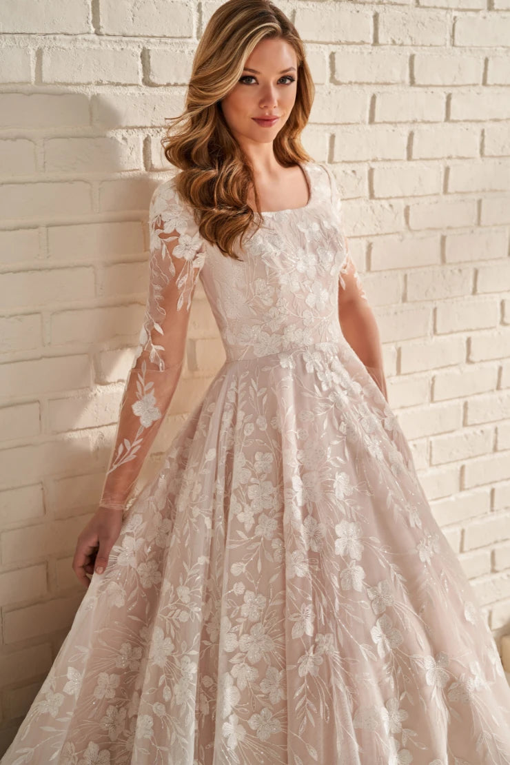 MOD958 Modest Wedding Dress Ivory size 4