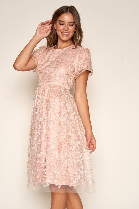 Fleur Embroidered Dress in Peach